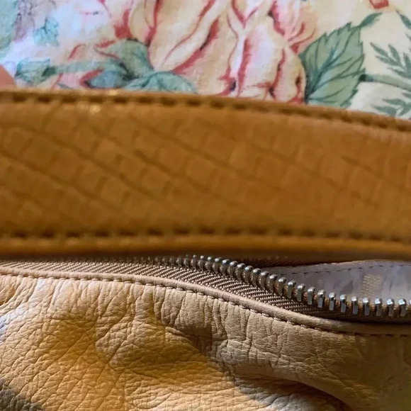 Micheal Kors Light Brown Ladies Shoulder Purse - Picture 7 of 10